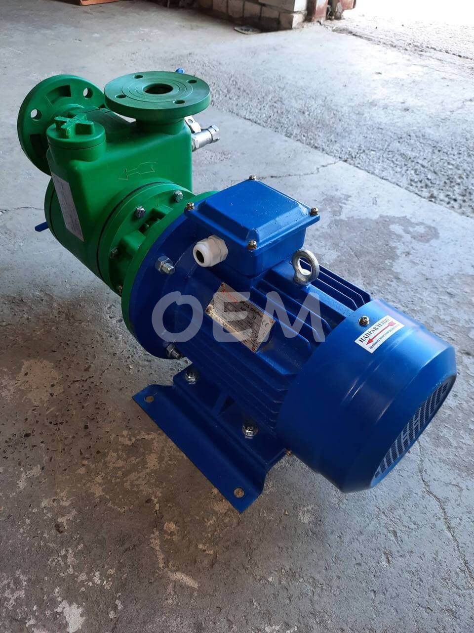 Новый насос для перекачки NaOH с системой промывки торцевого уплотнения.